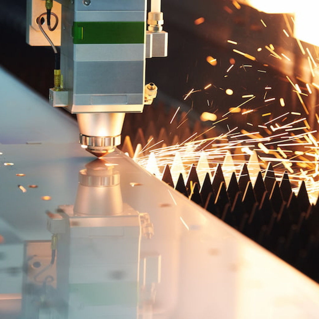 Fiber laserski razrez debelih materialov