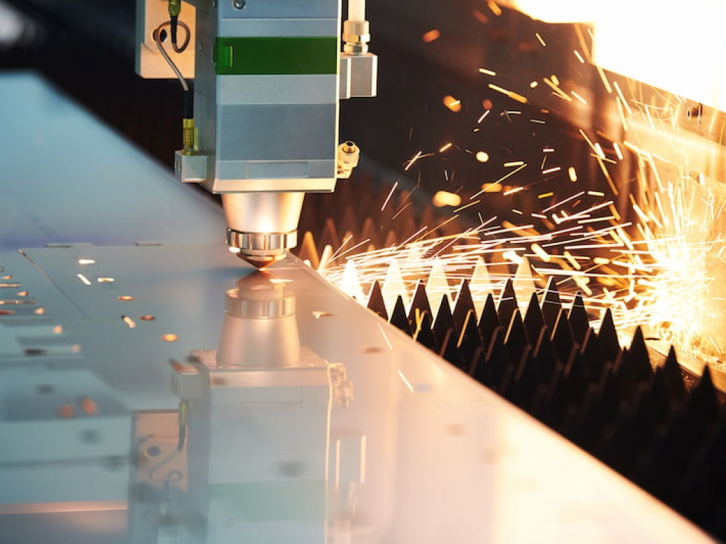 Fiber laserski razrez debelih materialov